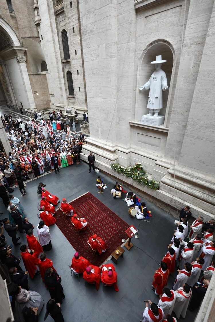 Statue of Father Kim Tae-gon, Blessing ceremony, samulnori (Korean traditional percussion quartet) /ⓒCatholic News Agency (Image courtesy of Gana Art)