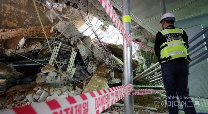 The site of the collapse of the upper part of the underground parking lot of the 'Xi Andante' apartment building in Geomdan New City, Incheon. / Courtesy of online community