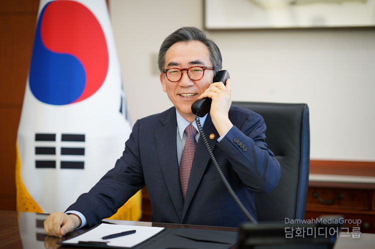 Minister of Foreign Affairs Cho Tae-yul has a telephone conversation with Australian Minister for Foreign Affairs Penny Wong on Jan. 25