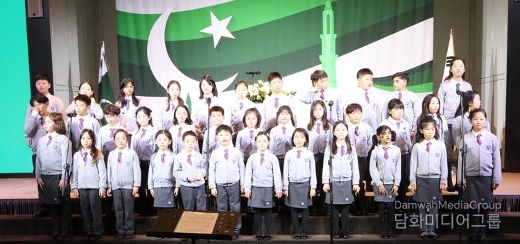 Students of BEK Prep School sing the national anthem of Pakistan at the event to celebrate the Pakistan’s National Day held at Hotel Shilla in Seoul on March 21.