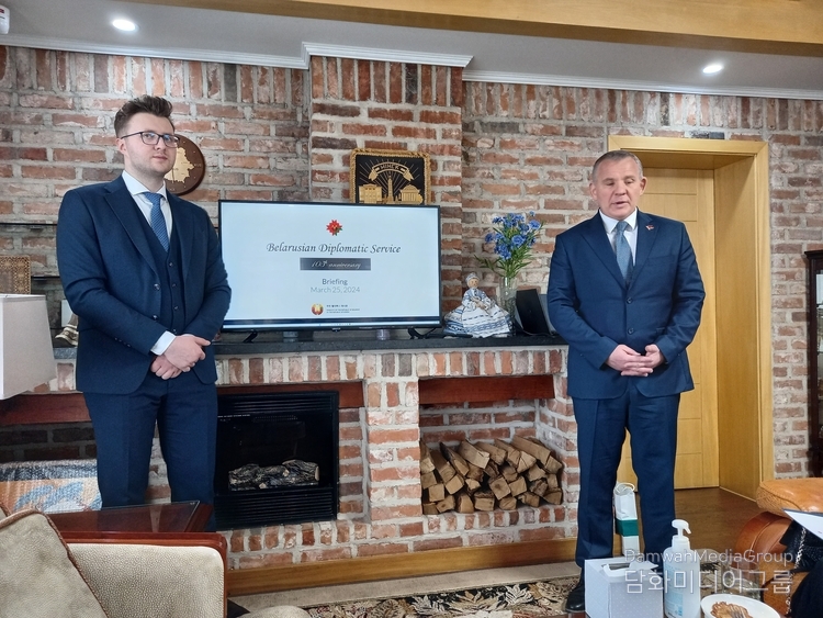 Ambassador Extraordinary and Plenipotentiary of Belarus Chernetsky (right) gives a welcoming speech at a special event dedicated to the 105th Anniversary of the founding of the modern Belarusian Diplomatic Service on March 25.