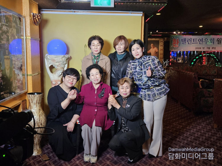 PR Ambassador Jeon Won-joo (center, front row) of Lee Jae-hwa Institute of Alternative Medicine poses with other guests. / Courtesy of Lee Jae-hwa Institute of Alternative Medicine