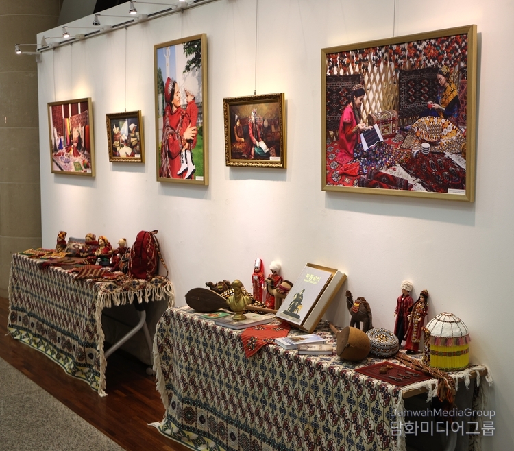 Paintings, dolls, and traditional crafts are on display.