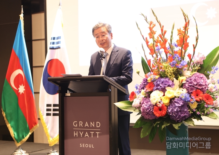 Deputy Minister for Planning and Coordination of the Ministry of Foreign Affairs of the Republic of Korea Cho Koo-rae gives congratulatory remarks at the reception for the Independence Day of the Republic of Azerbaijan held at the Hyatt Hotel in Seoul on May 22.