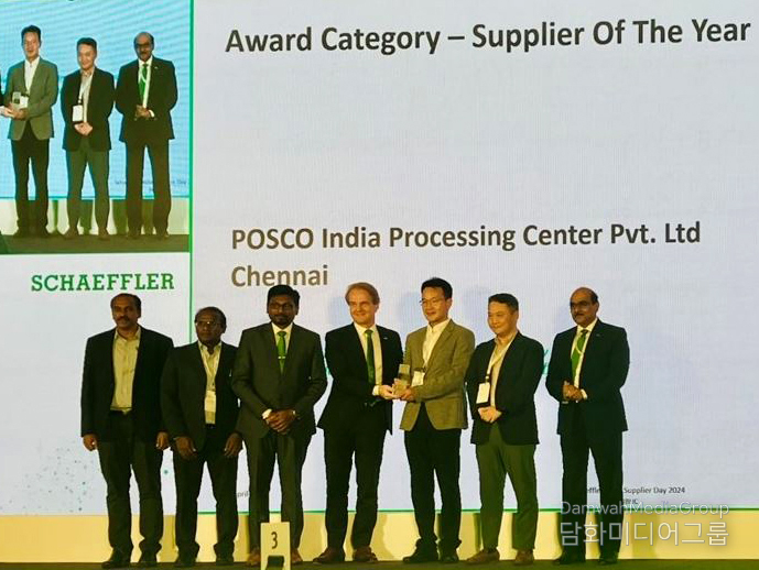POSCO-ICPC was named Supplier of the Year at Schaeffler India’s Supplier Day 2024 event held in Pune, Maharashtra, India on April 18. POSCO-ICPC Head Jang-woong Kang, fifth from the left, attended the event.