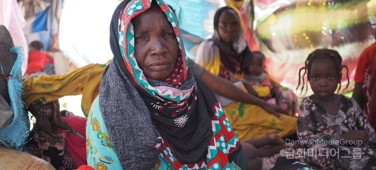 Sudanese refugees are living in makeshift shelters in the border town of Adre after fleeing to Chad due to violence and hunger./Courtesy of UN News