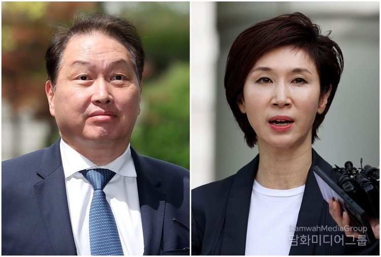 SK Group Chairman Chey Tae-won (left) and Roh So-young, director of the Art Center Nabi
