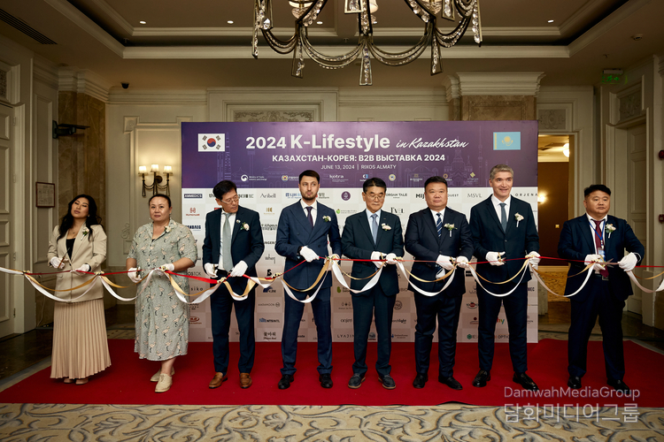 Andrey Shin, the president of Shin-Line Group (third from the right), attends the 2024 K-Lifestyle event held in Kazakhstan.