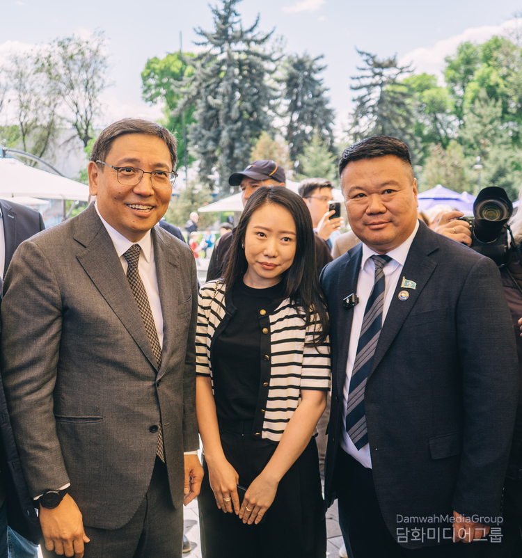 President of Shin-Line Andrey Shin (right) and Mayor of Almaty Erbolat Dossayev