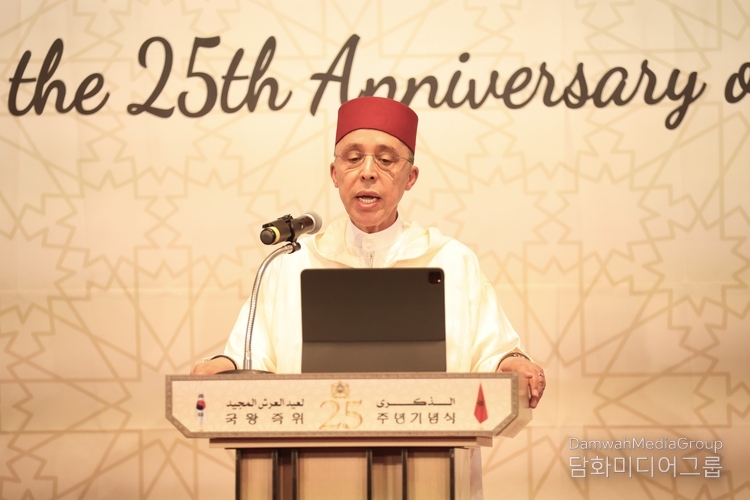 Ambassador Chafik Rachadi of Morocco to Korea delivers remarks at a reception to celebrate the 25th anniversary of the accession of His Majesty the King Mohammed VI to the Throne at the Pullman Hotel in Seoul on July 30./Courtesy of Damwha Media Group