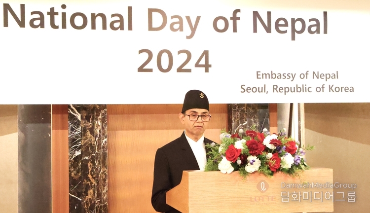 Pushpa Raj Bhattarai, Chargé' d’Affaires a.i. of the Embassy of Nepal, delivers remarks at a reception held at Lotte Hotel in Seoul on Sept. 24 to mark the 10th National Day of Nepal.