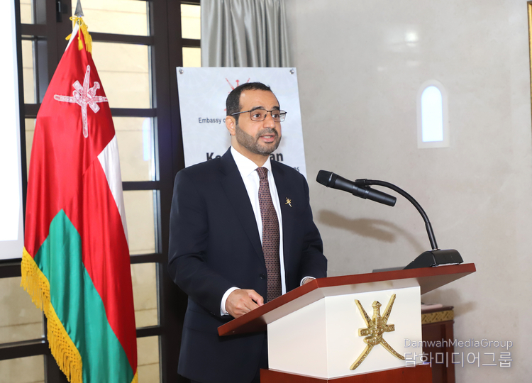 H.E Zakariya bin Hilal Al Saadi, Ambassador of the Sultanate of Oman in Korea, delivers opening remarks at the ceremony for the publication of the book “Oman: An Extended History of Friendship and Cooperation with Korea” by “Dr. Lee Hee Soo” on Sept. 24.