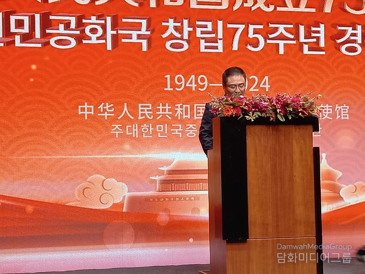 Charge d'Affaires a. i. Pang Kun of the People's Republic of China in Korea delivers congratulatory remarks at a reception held at the Shilla Hotel in Seoul on Sept. 26.