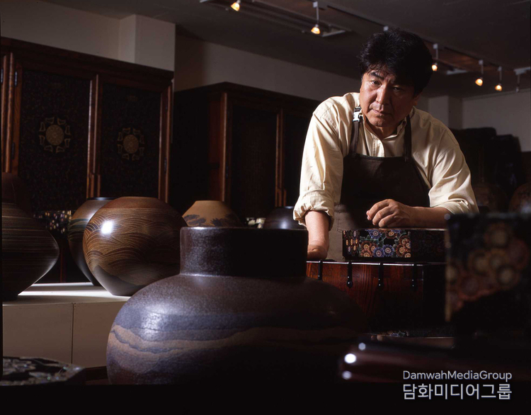 Intangible Cultural Asset No. 1 Chaehwa Painting Master Cheongmok Kim Hwan-kyung