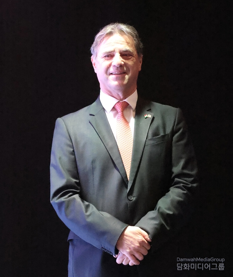 Amb. Istvan Szerdahelyi of Hungary in Seoul delivers congratulatory remarks at a reception to celebrate the National Day commemorating the Hungarian Revolution of 1956 at the Pullman Hotel in Seoul on Oct. 18, 2024.