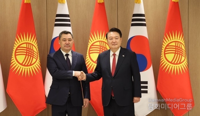 President Yoon Suk-yeol (right) shakes hands with President Sadyr Japarov of the Kyrgyz Republic before their summit at the Yongsan presidential office in Seoul on Dec. 3, 2024.