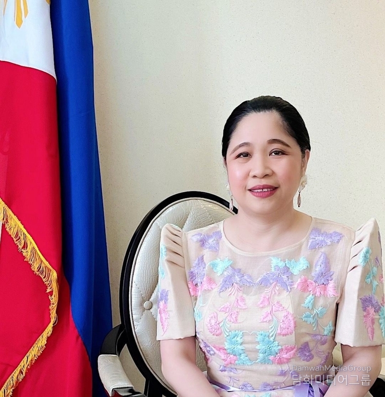 Her Excellency Ma. Theresa Dizon-De Vega, Philippine Ambassador to the Republic of Korea