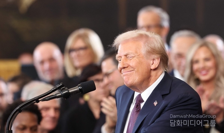 Donald Trump speaks at the presidential inauguration where he was sworn in surrounded by the world’s richest men./ Courtesy of AFP<br>
