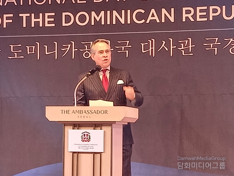 Amb. Federico Alberto Cuello Camilo of the Dominican Republic gives an address.
