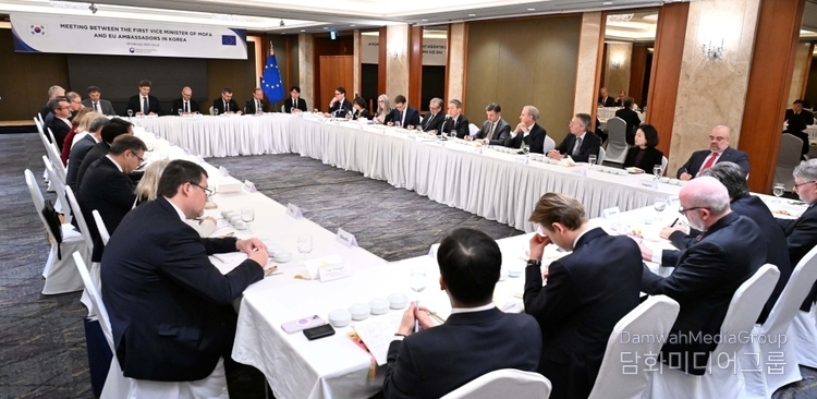 Vice Minister of Foreign Affairs Kim Hong Kyun holds a working luncheon with the European Union (EU) Ambassadors to Korea on Feb. 28.