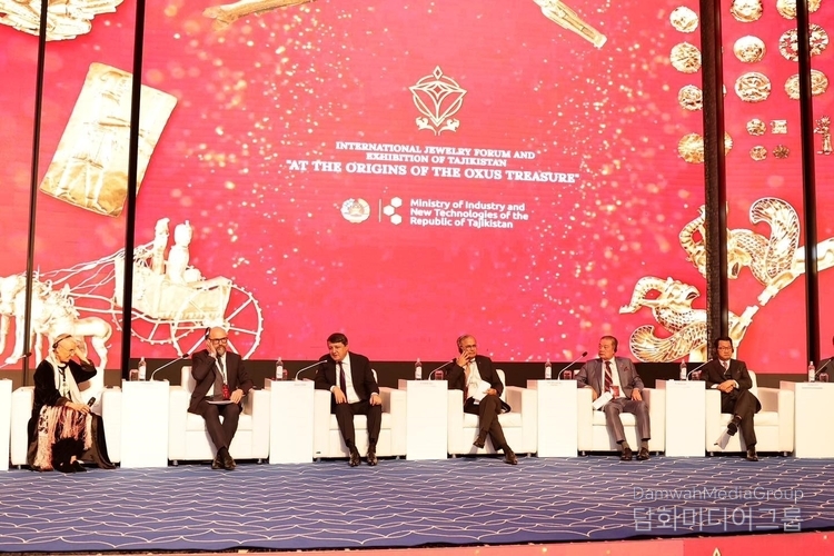 The International Jewelry Forum and Exhibition is being held at the Dushanbe Expo Center from March 24 to 26, 2025.