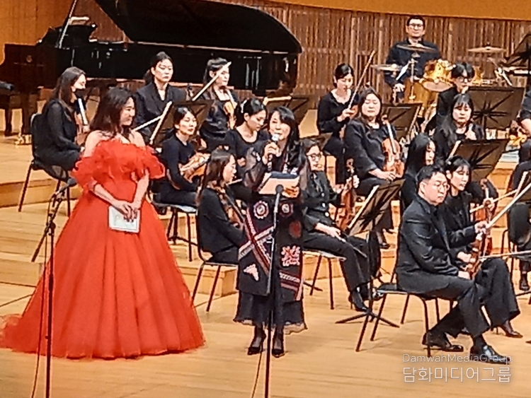 Ambassador Aida Ismailova of the Kyrgyz Republic to South Korea Aida Ismailova delivers greetings.