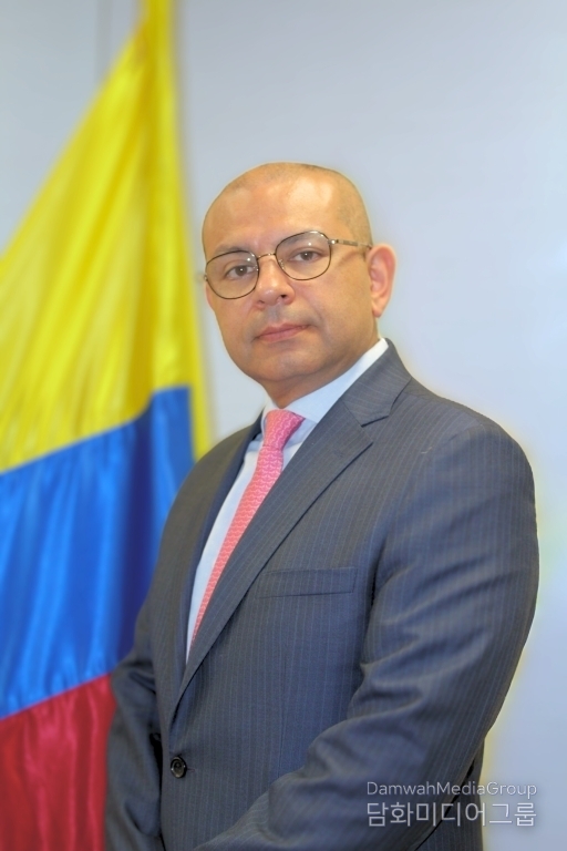 Ambassador Alejandro Peláez Rodríguez of Columbia to Korea