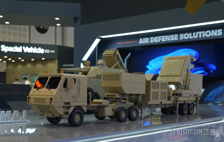  Hanwha Systems″ MFR for the LAMD exhibited at IDEX 2025 held in Abu Dhabi, UAE, this February