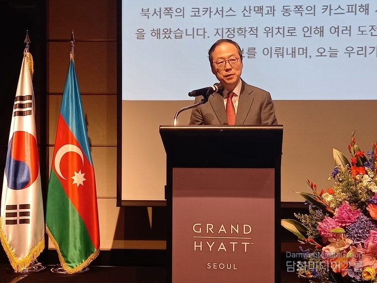 Kweon Ki-hwan, Deputy Minister for Multilateral and Global Affairs at the Ministry of Foreign Affairs, gives congratulatory remarks at the reception for the Independence Day of the Republic of Azerbaijan held at the Hyatt Hotel in Seoul on May 20.