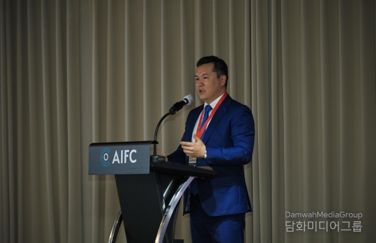 Renat Bekturov, Governor of the AIFC, speaks at the AIFC Connect event.