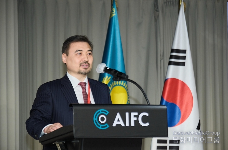 Nurgali Arystanov, Ambassador Kazakhstan, delivers a speech at the AIFC Connect event