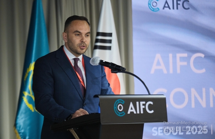 Yevgeniy Kochetov, Vice Minister of Culture and Information of Kazakhstan, gives a speech at the AIFC Connect event.