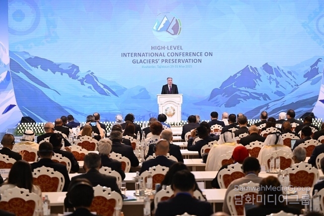 The President of the Republic of Tajikistan, Leader of the Nation, Honourable Emomali Rahmon, delivers an opening address at the First High-Level International Conference on Glaciers’ Preservation.