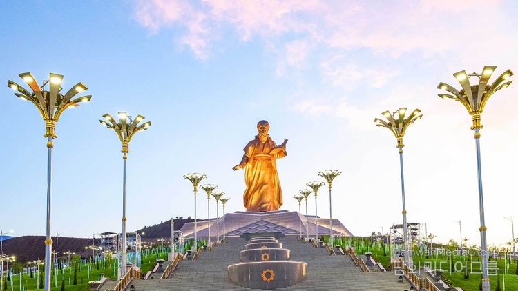 Monument of the Turkmen poet and thinker - Magtymguly Fragi