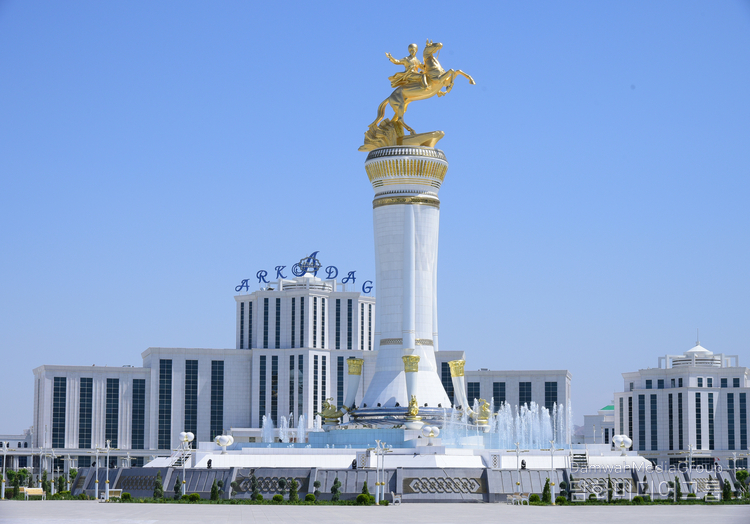 Arkadag Smart City Administration Building - pioneering the future of innovation and smart technologies in the region