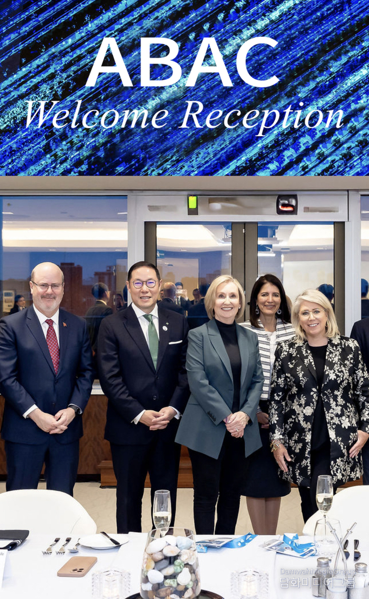 H.S. Cho (second from the left), Vice Chairman of HS Hyosung and current Chair of the APEC Business Advisory Council (ABAC), poses for the camera with other distinguished guests at the second ABAC meeting of 2025 held in Toronto, Canada.