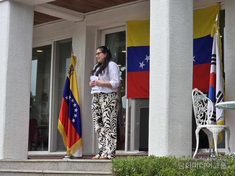 Isabel Di Carlo Quero, Chargé d'Affaires a.i. of the Embassy of Venezuela in Seoul, delivers an address at an event to encounter with Venezuelan nationals in Seoul in the Venezuelan Official Residence in Seongbuk-gu, Seoul on July 5.