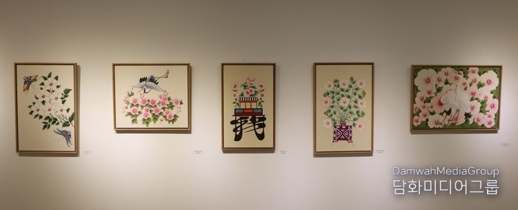 K-Folk Painting works displayed at the Korea-Belarus 32nd Anniversary of Diplomatic Relations Cultural and Art Exchange Exhibition held in July last year.