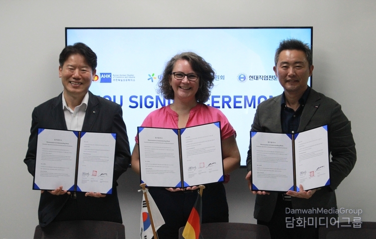 (From left) Kwon Yong-dae, Secretary General of the Daejeon Regional Human Resources Development Council; Marie Antonia von Schönburg, President & CEO of KGCCI; and Yoo Sung-sik, Chairman of Hyundai Vocational Training School pose for a photo during the MOU signing ceremony held on July 25 at the KGCCI office in Seoul. / Courtesy of KGCCI