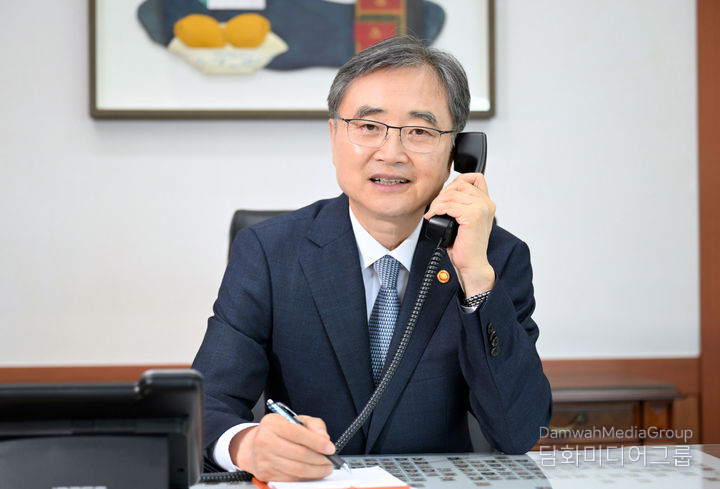 Minister of Foreign Affairs Cho Hyun holds a telephone conversation with Australian Minister for Foreign Affairs Penny Wong on August 4, 2025.