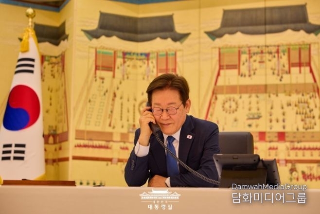 President Lee Jae-myung held his first phone call with Kyrgyzstan's President Sadyr Zhaparov since taking office on August 28.