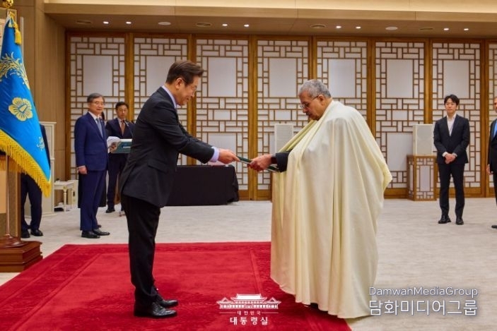President Lee Jae-myung receives credentials from Lyes Nait-Tighilt, Ambassador of Algeria to the Republic of Korea, during the presentation ceremony held at the Presidential Office in Yongsan, Seoul, on Sept. 2.