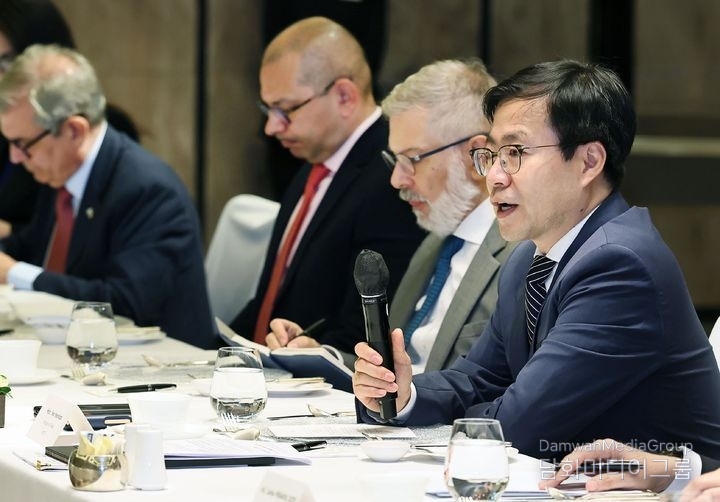 Minister for Trade Yeo Han-koo speaks at a meeting with the Latin American and Caribbean Ambassadors to South Korea held at the Four Seasons Hotel in Jongno-gu, Seoul, on September 3. / Courtesy of the Ministry of Trade, Industry and Energy