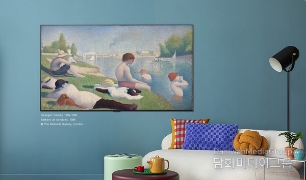 Through this collaboration, customers can now enjoy Georges Seurat's ‘Bathers at Asnières,’ currently on display at the National Gallery, from the comfort of their own homes via the TV app service ‘LG Gallery Plus’.
