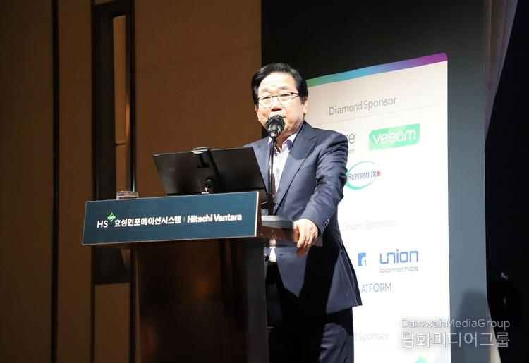 Yang Jung-kyu, CEO of HS Hyosung Information Systems, delivers a speech.