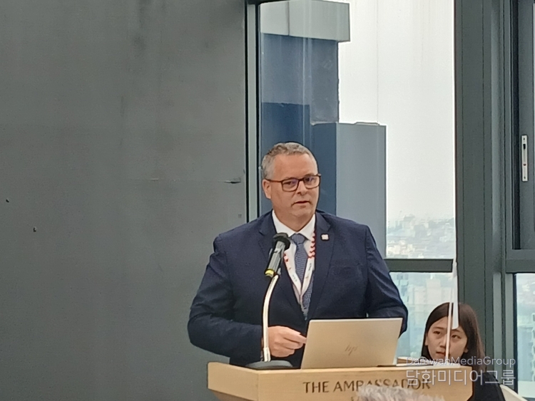 Kristjan Stanicic, director of Croatian National Tourist Board, introduces the Croatian tourism industry at a workshop held at Seoul Pullman Hotel, on Sept. 26.