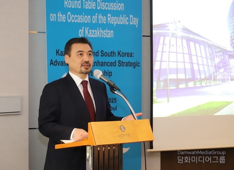 Ambassador of Kazakhstan Nurgali Arystanov delivers a welcoming speech at the opening of the Round Table dedicated to the Republic Day of Kazakhstan.