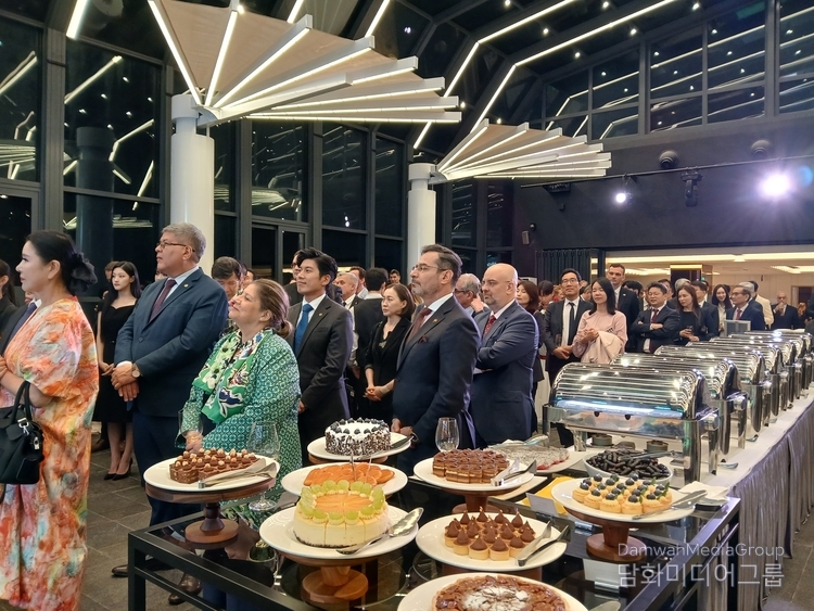 More than 300 guests, including foreign ambassadors and Korean dignitaries, attended the gala event held at Pullman Hotel in Seoul on Oct. 22. 2025.<br>
.