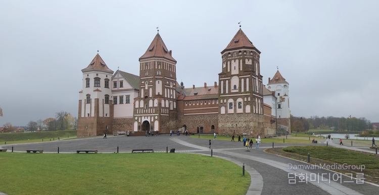 Mir Castle