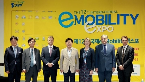 Jeju Governor Oh meets with foreign ambassadors at e-Mobility Expo